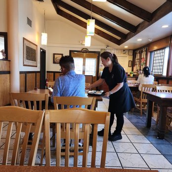 Han Il Kwan - a waitress serving customers in a restaurant - Korean Near Me - Doraville, Georgia Han Il Kwan - a waitress serving customers in a restaurant - Korean Near Me - Doraville, Georgia