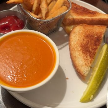 Friedman's - Grilled Cheese with Tomato Soup - Breakfast & Brunch Near Me - New York, New York Friedman's - Grilled Cheese with Tomato Soup - Breakfast & Brunch Near Me - New York, New York