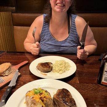 LongHorn Steakhouse - My hot date and our food - Steakhouses Near Me - Warren, Ohio LongHorn Steakhouse - My hot date and our food - Steakhouses Near Me - Warren, Ohio