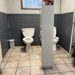 Buffalo Creek Bar & Grill - Bathroom
