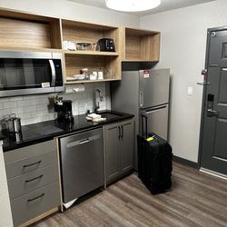 Candlewood Suites Oak Harbor - Remodeled room kitchen