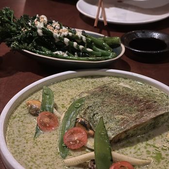 Lucky Cat - Thai stone bass in green curry sauce Grilled broccolini - Asian Fusion Near Me - London, XGL Lucky Cat - Thai stone bass in green curry sauce Grilled broccolini - Asian Fusion Near Me - London, XGL