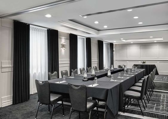 Vogue Hotel Montreal Downtown, Curio Collection by Hilton by null