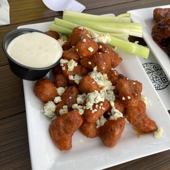 Hennessey's Tavern - Buffalo cauliflower wings - Bars Near Me - Laguna Beach, California