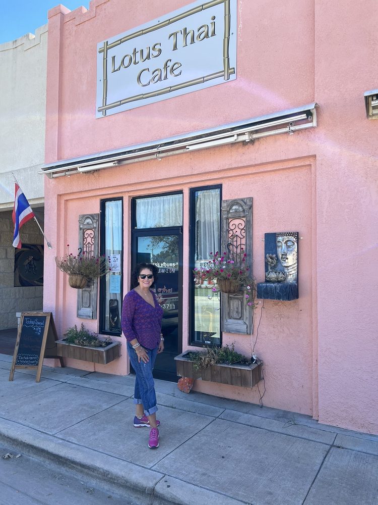 Lotus Thai Cafe Logo