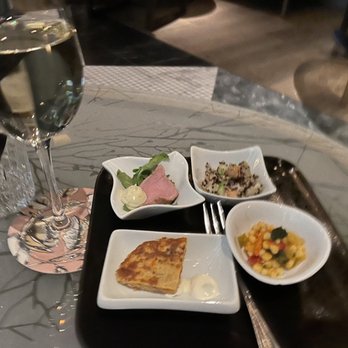 Hilton Munich City - Delicious bites at the hosted happy hour - Hotels Near Me - Munich, BY Hilton Munich City - Delicious bites at the hosted happy hour - Hotels Near Me - Munich, BY