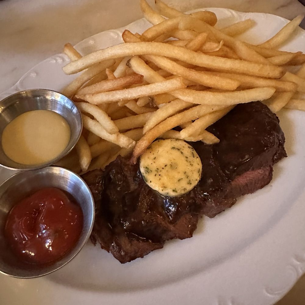 Café Chelsea - Steak frites - French Near Me - New York, New York