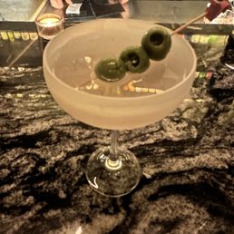 Dirty vodka martini