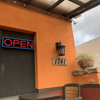 Heska's Sugar Shack - Cute outdoor seating. - Sandwiches Near Me - Mentone, California