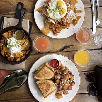 The Duck Dive - Chilaquiles Con Salsa Verde Dagwood Sandwich Chorizo Potato Hash - Sports Bars Near Me - San Diego, California