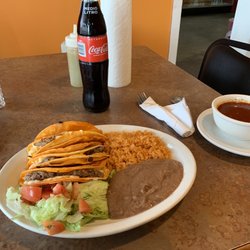 La Gordita Veloz - Quesatacos with comsomé.