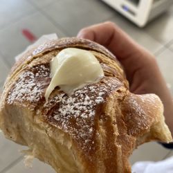 BAR Il Triangolo - Brioche al cioccolato bianco