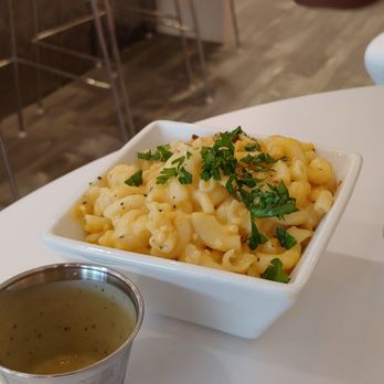 The Kitchen by Cooking with Que - Vegan Mac & Cheese - Vegan Near Me - Detroit, Michigan The Kitchen by Cooking with Que - Vegan Mac & Cheese - Vegan Near Me - Detroit, Michigan