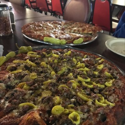 Bonnie & Clyde's Pizza Parlor by null