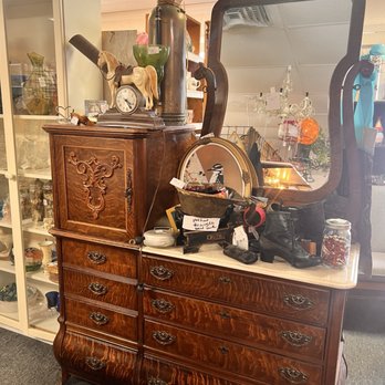 Chique, Unique and Antique - Furniture Stores Near Me - Marble Falls, Texas Chique, Unique and Antique - Furniture Stores Near Me - Marble Falls, Texas