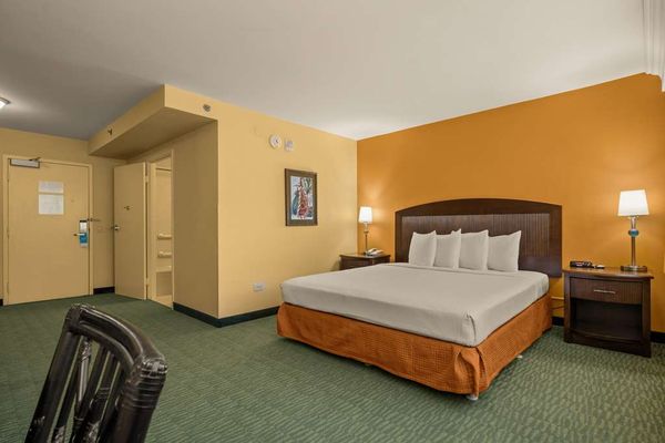 Airport Honolulu Hotel, Trademark Collection by Wyndham by null