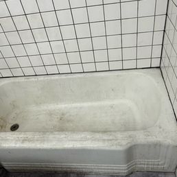 The original tub (no matter how many times we cleaned it, it always remained looking grimy), contemplated a new one but glad we didn't! The original tub (no matter how many times we cleaned it, it always remained looking grimy), contemplated a new one but glad we didn't!