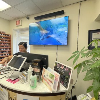 Famous Nails Spa - Front desk - Nail Salons Near Me - Washington, DC, District of Columbia