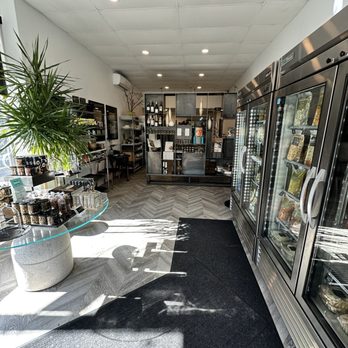 Noushe - Inside - Food Delivery Services Near Me - Toronto, Ontario Noushe - Inside - Food Delivery Services Near Me - Toronto, Ontario