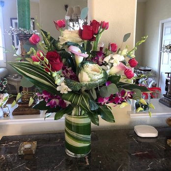 Mill Valley Flowers - Christmas Gift 2020! - Florists Near Me - Mill Valley, California