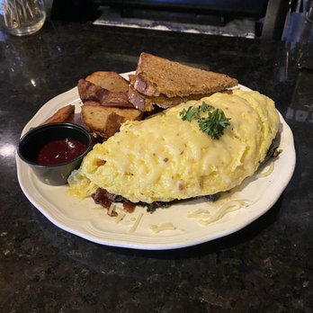 Mi Mosa - Omelet with pepper Jack cheese, spinach, mushrooms and bacon. - Breakfast & Brunch Near Me - Farmington, Michigan
