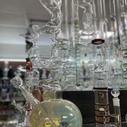 Laveen Smoke Shop - Water pipe/phone