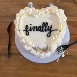 Vanilla cake with strawberry buttercream filling 6in vintage heart cake