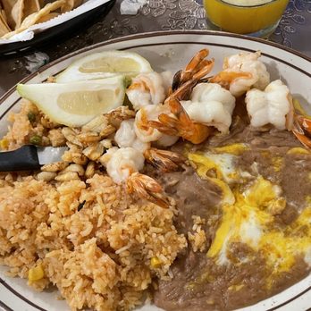 El Farolito - Camarones Al Mojo De Ajo Plate - Mexican Near Me - Placentia, California El Farolito - Camarones Al Mojo De Ajo Plate - Mexican Near Me - Placentia, California