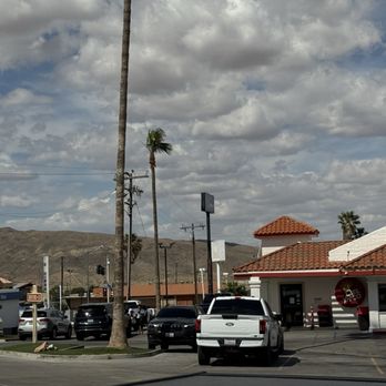 Del Taco - Outside of the building - Fast Food Near Me - Barstow, California