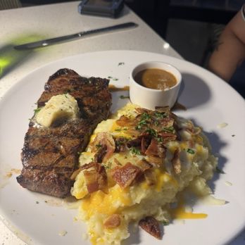 Dapper Dine & Lounge - Amazing steak - Cocktail Bars Near Me - Riverside, California