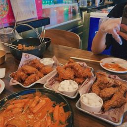 Fish cake soup, Rose Ddukbokki, Crispy Wings (Soy, Signature, Hot Mayo)