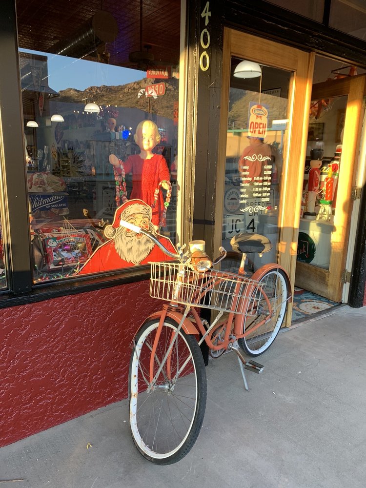 PICKET POST ANTIQUES Updated August 2024 12 Photos 400 Main St