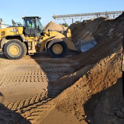 George Reed, Inc. Munns & Perkins - Loading sand