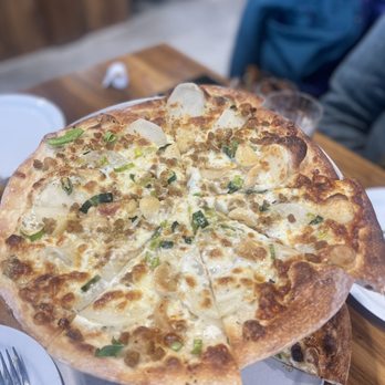 Bearpaw River Brewing - Potato and Sausage Pizza - Gastropubs Near Me - Wasilla, Alaska