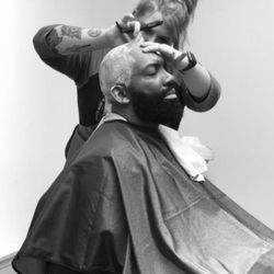 Modern Barbering Academy - Apprentice shaving