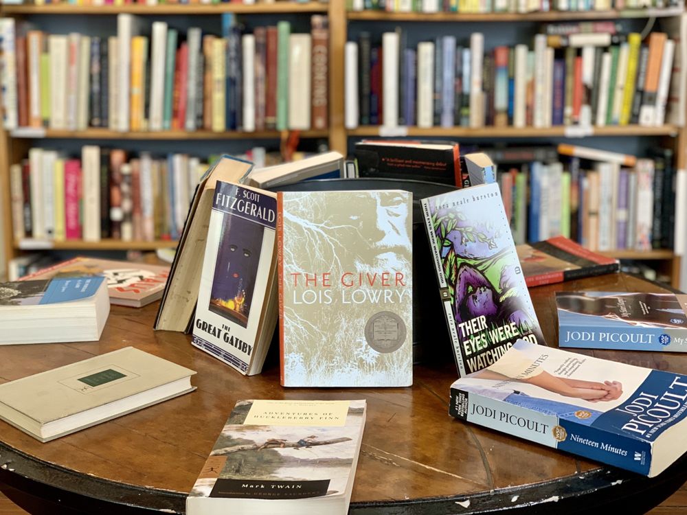 Hilltop Books Logo
