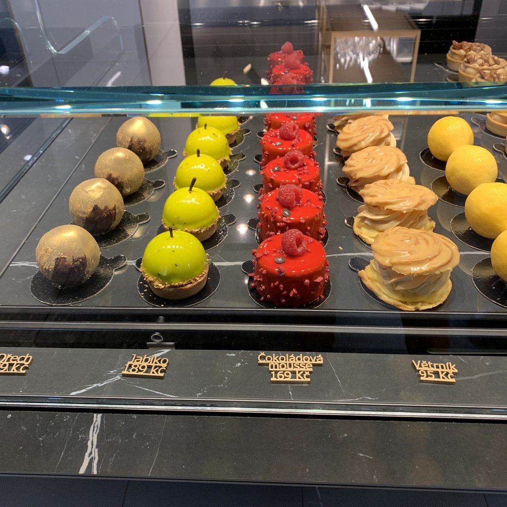 IF Café - cake display - Cafes Near Me - Prague, Puerto Rico