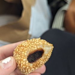 Bonbon Cafe - Sesame bun with red bean
