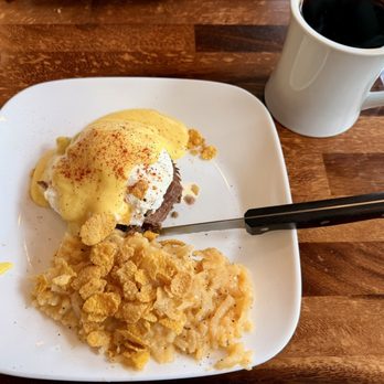 Cheryl’s on 12th - Short rib Benedict, cheesy hash browns - Breakfast & Brunch Near Me - Portland, Oregon