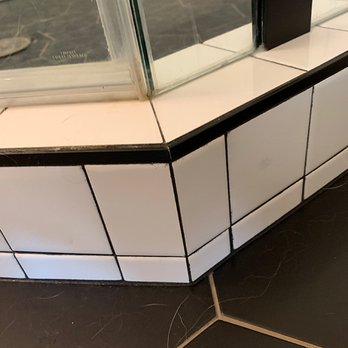 Do It Right Construction - We were not given an option on how to make this look better with our preferred layout. No discussion. Same shower, two different corners. - General Contractors Near Me - Sherman Oaks, California