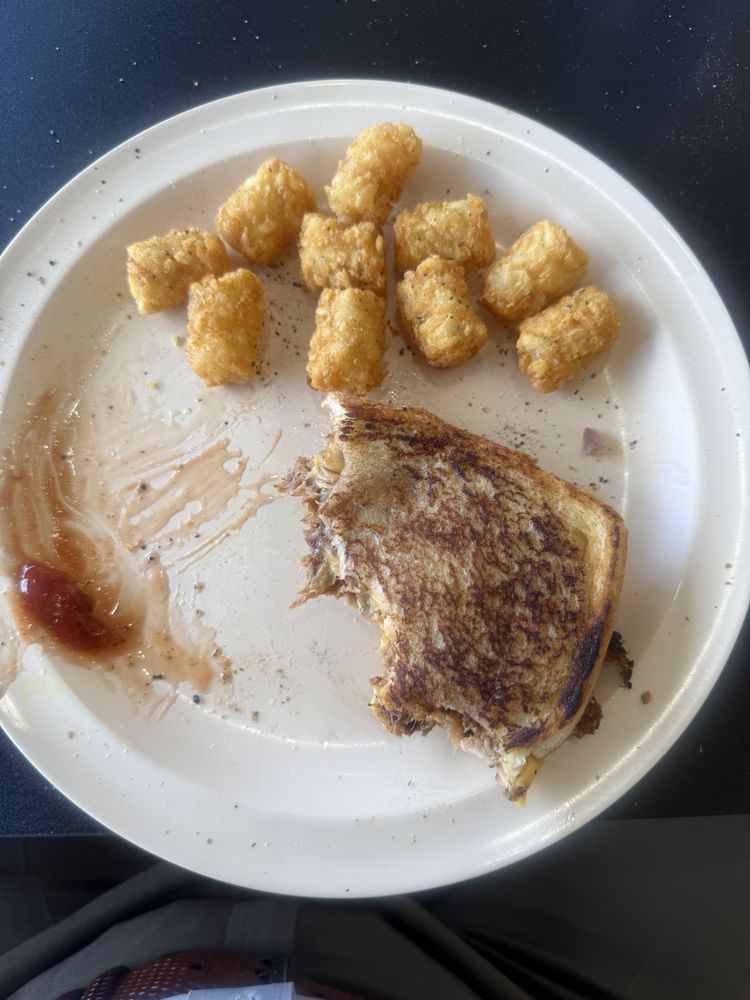 Pookie's Grill & Treats Logo