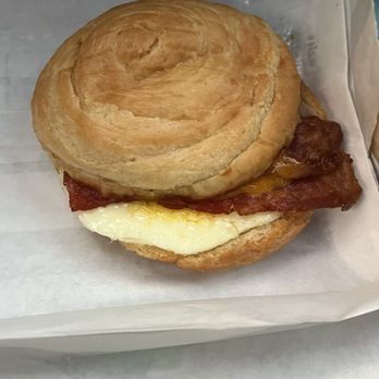 Starbucks - Double-Smoked Bacon, Cheddar & Egg Sandwich - Coffee & Tea Near Me - Cincinnati, Ohio Starbucks - Double-Smoked Bacon, Cheddar & Egg Sandwich - Coffee & Tea Near Me - Cincinnati, Ohio