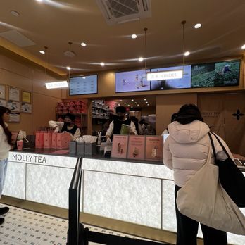 Molly Tea - Inside - Bubble Tea Near Me - Boston, Massachusetts Molly Tea - Inside - Bubble Tea Near Me - Boston, Massachusetts