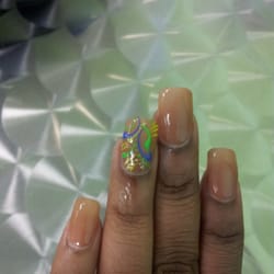 Vouge Nails - Mardi Gras theme