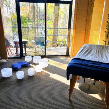 Relax At Hand - The main massage room during a massage and sound bath combo - Massage Therapy Near Me - Jacksonville, Florida Relax At Hand - The main massage room during a massage and sound bath combo - Massage Therapy Near Me - Jacksonville, Florida