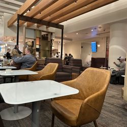 Escape Lounges - Phoenix Sky Harbor International Airport - view from the corne