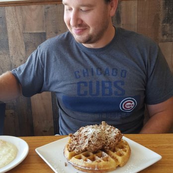 Manny's Cafe - Chicken and waffles - Breakfast & Brunch Near Me - Carol Stream, Illinois