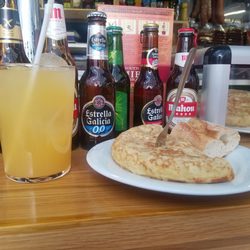 Guaje de Lavapiés - Yummy sangria y pincho de tortilla!!