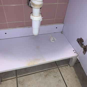 Gateway Inn - Dirt and garbage under sink - Hotels Near Me - Oak Lawn, Illinois Gateway Inn - Dirt and garbage under sink - Hotels Near Me - Oak Lawn, Illinois