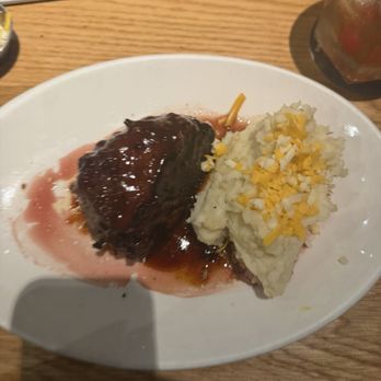 BJ's Restaurant & Brewhouse - Tri tip steak and White Cheddar Mashed Potatoes - New American Near Me - Roseville, California